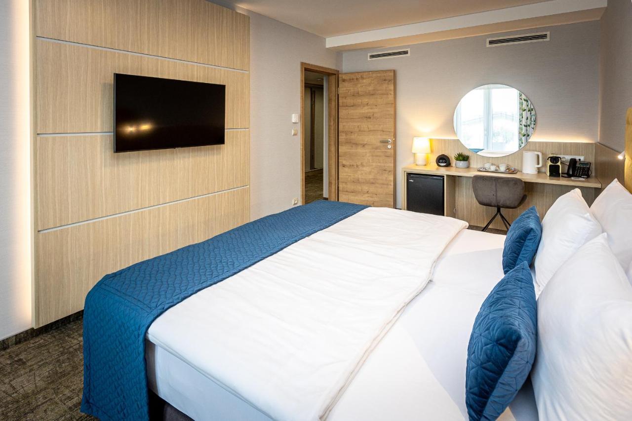 Nádas Tó Park Hotel Vasad Bagian luar foto