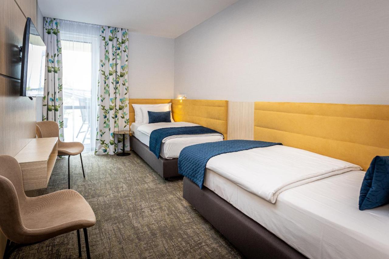 Nádas Tó Park Hotel Vasad Bagian luar foto