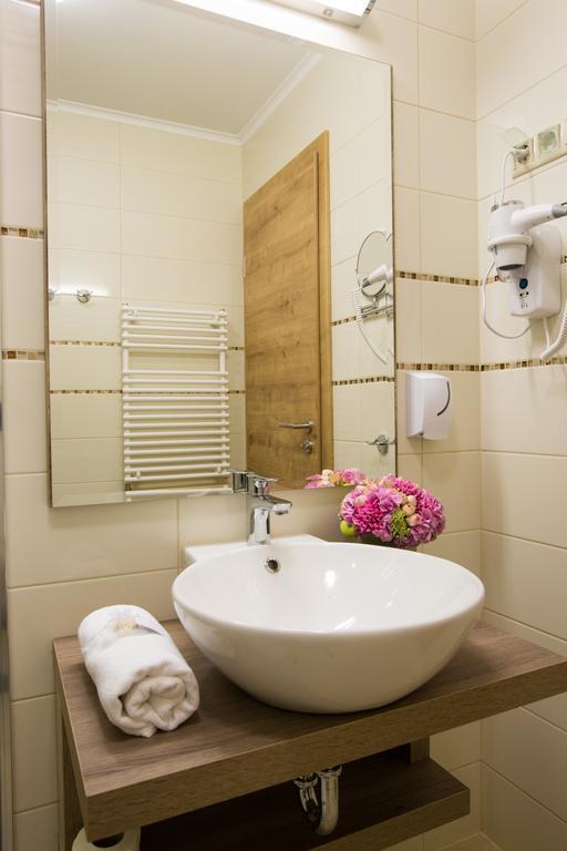 Nádas Tó Park Hotel Vasad Bagian luar foto