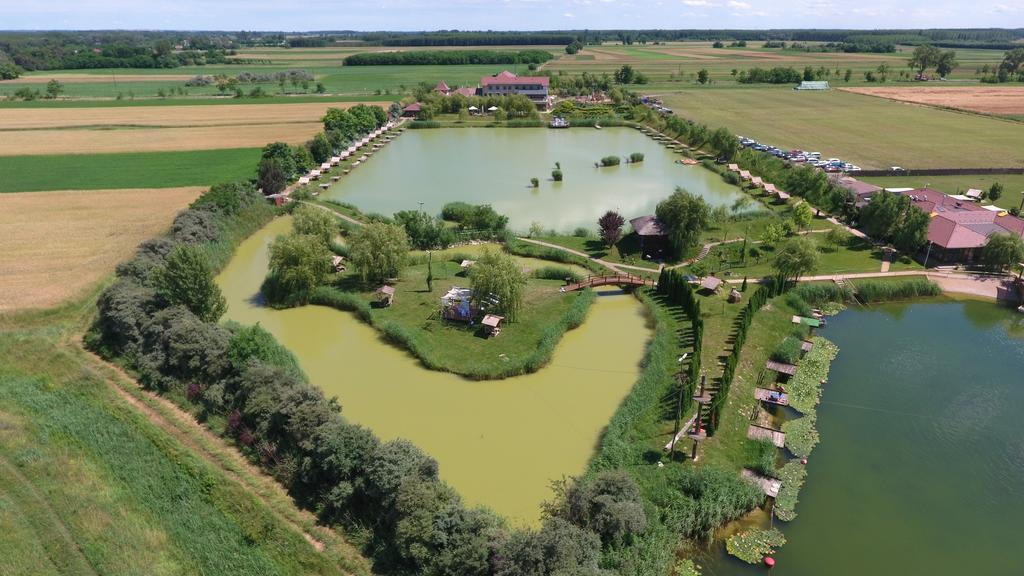 Nádas Tó Park Hotel Vasad Bagian luar foto
