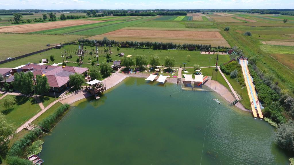 Nádas Tó Park Hotel Vasad Bagian luar foto