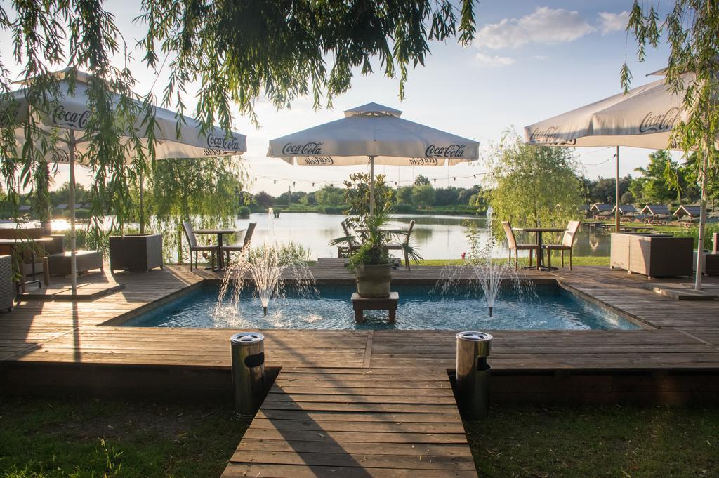 Nádas Tó Park Hotel Vasad Bagian luar foto