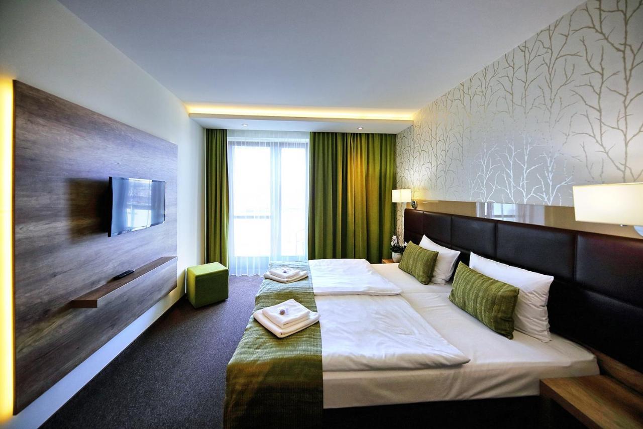 Nádas Tó Park Hotel Vasad Bagian luar foto