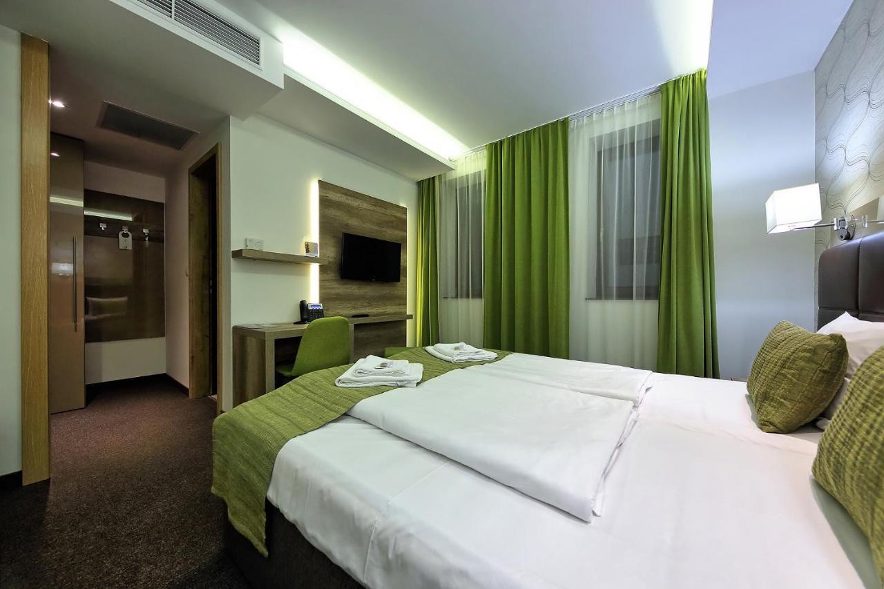 Nádas Tó Park Hotel Vasad Bagian luar foto