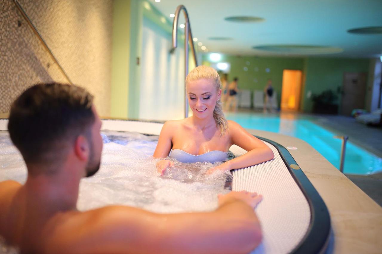 Nádas Tó Park Hotel Vasad Bagian luar foto